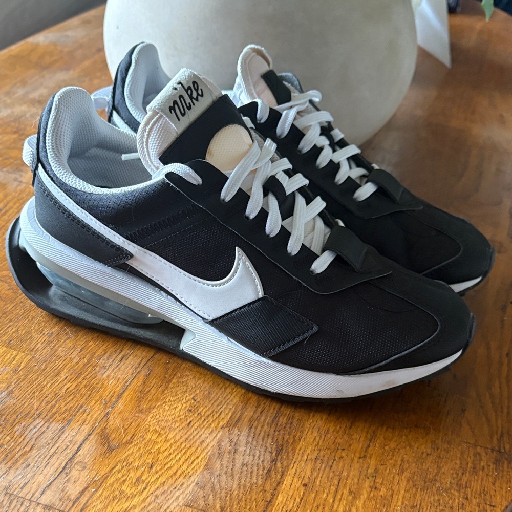Nike Black and White Athletic Shoes